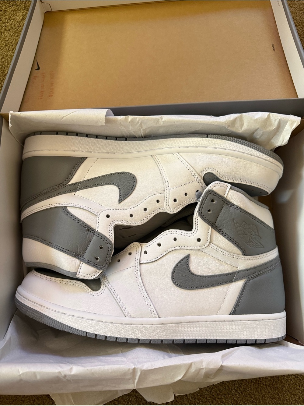 Jordan• 1 Retro High OG in Stealth, White